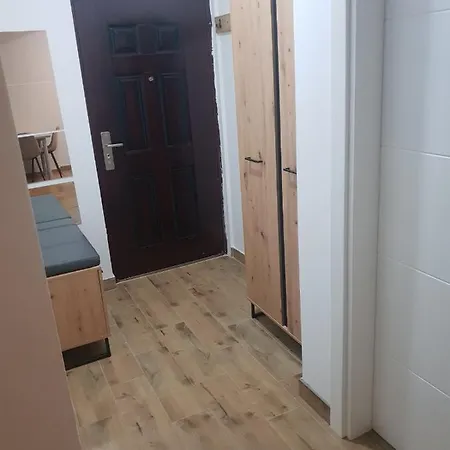 Relax, Sa Garaznim Mestom