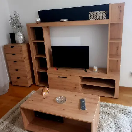 Relax, Sa Garaznim Mestom